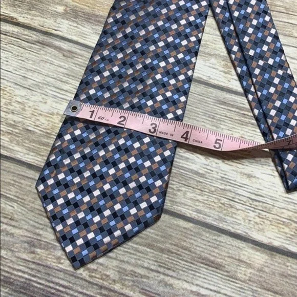 Geoffrey Beene Silk Tie - Picture 2 of 3